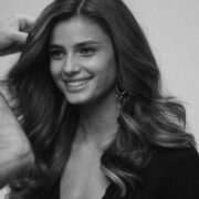 vanrycke-taylor-hill-coachella-2_600x_crop_center