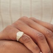 chevaliere-mini-ovale-diamants-or-jaune (3)